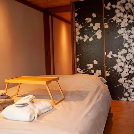 Escondida Houseboat 船上ホテル *