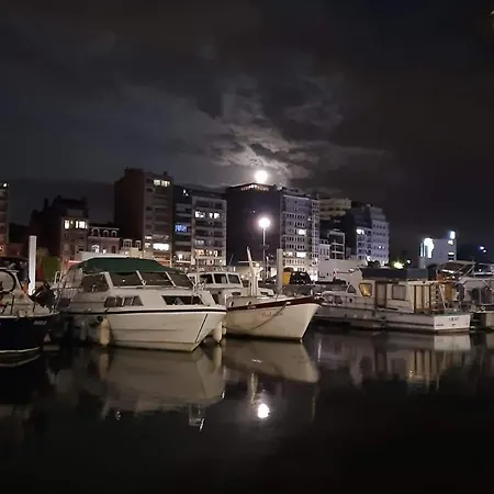 船上ホテル Escondida Houseboat